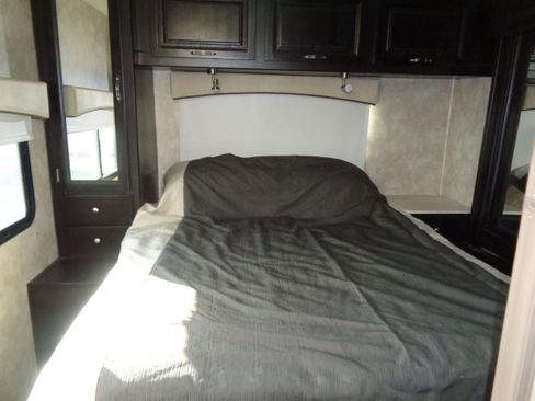 Used 2018 Ford E-450 and Econoline 450 Super Duty w/ Motorhome Prep Package image 7