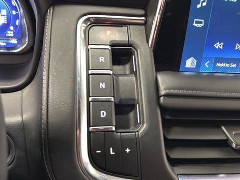 Used 2022 Chevrolet Suburban Z71 w/ Z71 Off-Road Package image 19