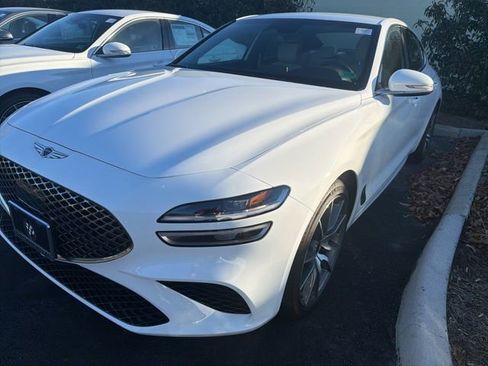 Used 2025 Genesis G70 2.5T image 6