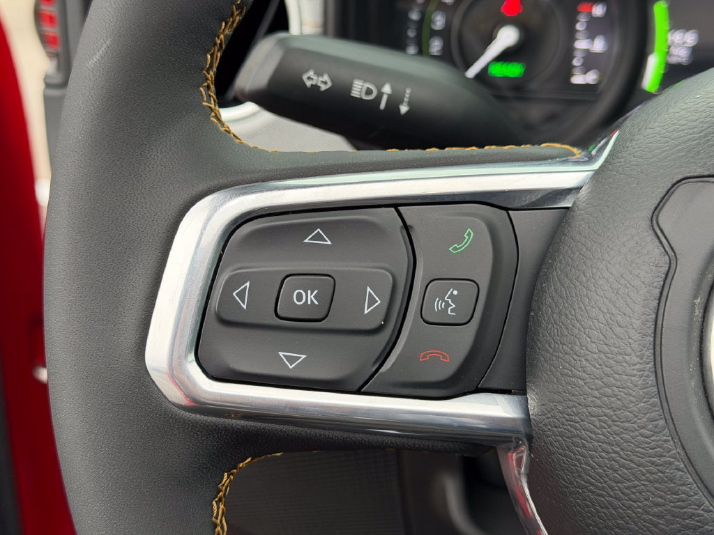 Used 2024 Jeep Wrangler Unlimited Sahara w/ Technology Group AWD/4WD image 28