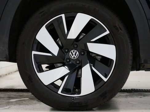 Used 2026 Volkswagen Atlas Cross Sport SE FWD image 9