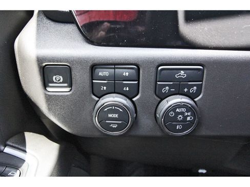 Used 2024 Chevrolet Silverado 1500 LT Trail Boss w/ Convenience Package II AWD/4WD image 19
