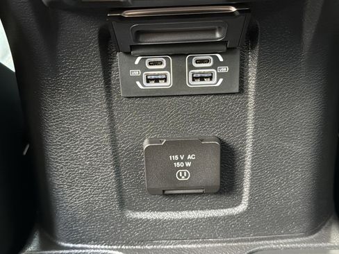 Used 2025 Jeep Wrangler Unlimited Sahara AWD/4WD image 16