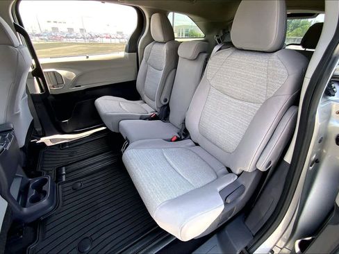 Used 2021 Toyota Sienna LE FWD image 20