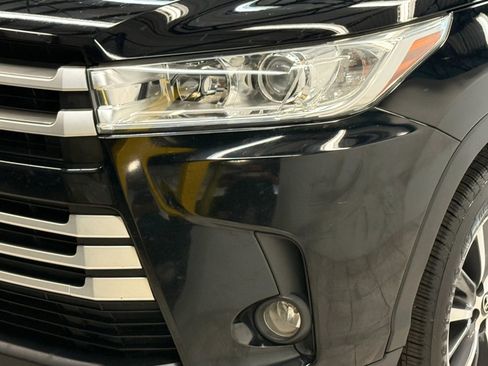 Used 2017 Toyota Highlander XLE image 4