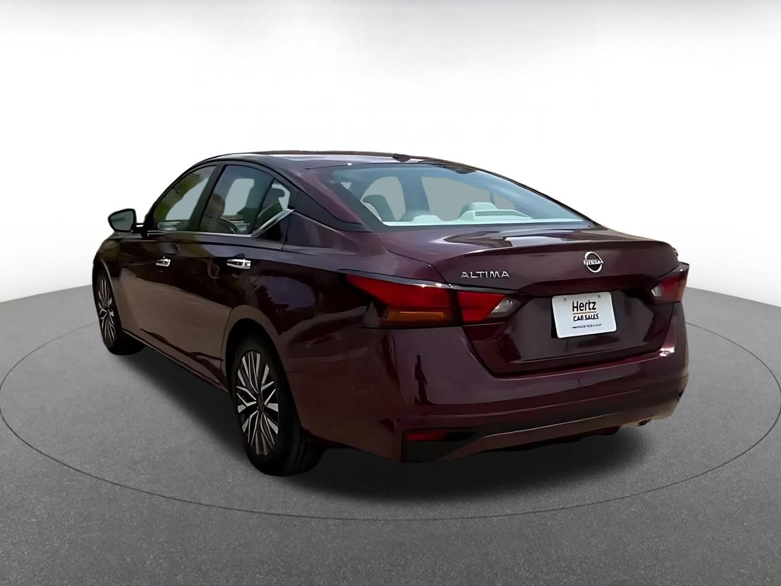 Used 2025 Nissan Altima 2.5 SV FWD image 10