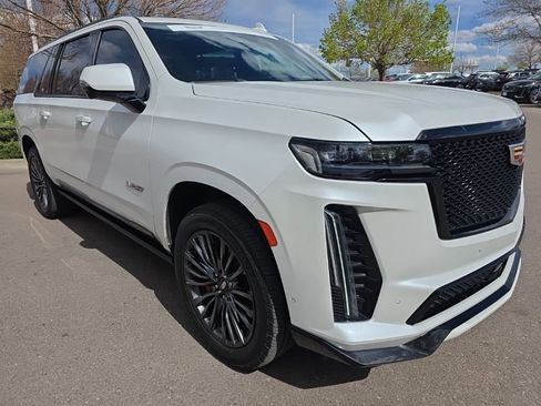 Certified 2023 Cadillac Escalade ESV V image 6
