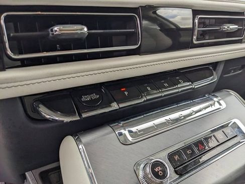 Used 2025 Lincoln Aviator AWD image 29