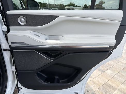 New 2026 Lincoln Navigator Reserve AWD/4WD image 20