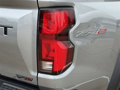 Used 2024 Chevrolet Colorado ZR2 w/ Technology Package image 7