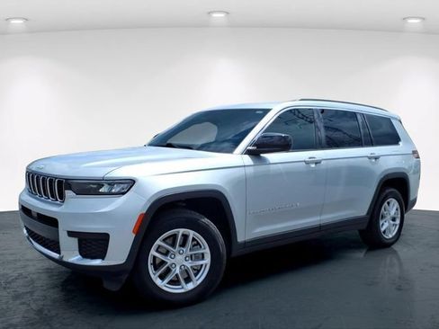 Used 2025 Jeep Grand Cherokee L Laredo w/ Luxury Tech Group I AWD/4WD image 2
