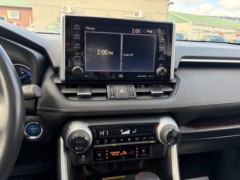 Used 2020 Toyota RAV4 Limited image 20