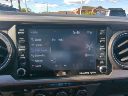 Used 2022 Toyota Tacoma Limited AWD/4WD image 17