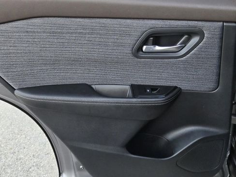 Certified 2023 Nissan Rogue SV image 11