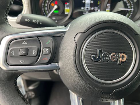 Used 2025 Jeep Wrangler Sahara w/ Safety Group image 28