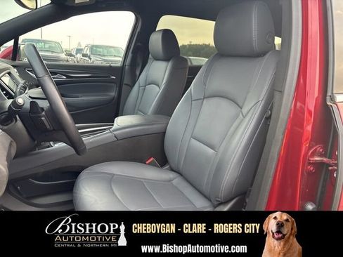 Used 2023 Buick Enclave Essence AWD/4WD image 2