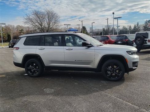 New 2025 Jeep Grand Cherokee L Altitude image 7