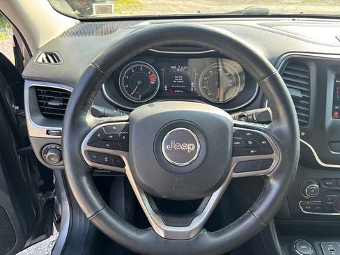 Used 2019 Jeep Cherokee Latitude Plus w/ Cold Weather Group AWD/4WD image 15