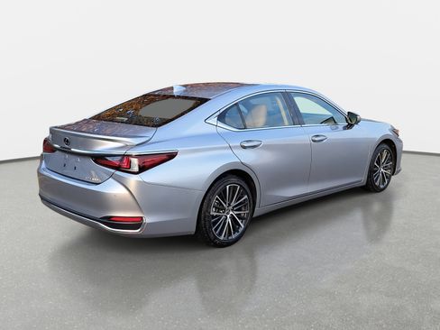 Used 2025 Lexus ES 300h w/ Premium Package image 5