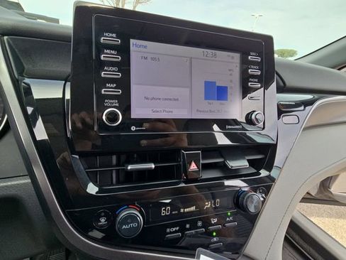 Used 2022 Toyota Camry SE image 19