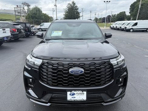 New 2026 Ford Explorer ST-Line w/ ST-Line Street Pack AWD/4WD image 2