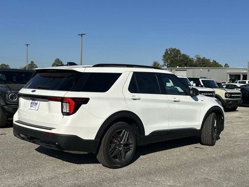 New 2026 Ford Explorer ST-Line w/ ST-Line Street Pack image 5