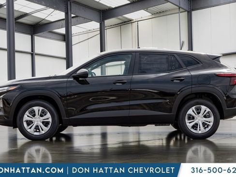New 2026 Chevrolet Trax LS FWD image 2