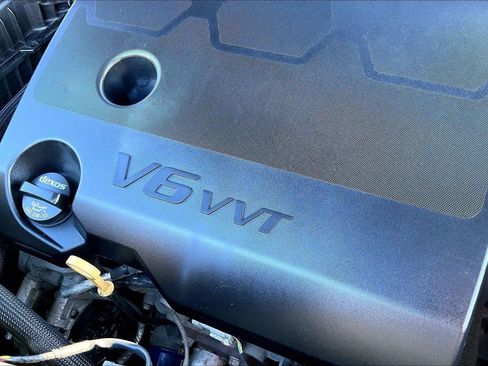 Used 2020 Chevrolet Traverse LT FWD image 6