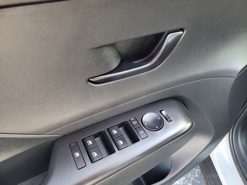 Used 2025 Hyundai Kona SEL image 18