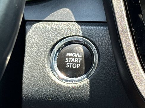 Used 2020 Toyota Camry SE w/ Convenience Package FWD image 26