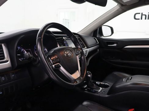 Used 2017 Toyota Highlander XLE image 35