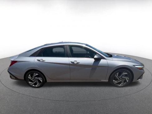 Used 2025 Hyundai Elantra SEL FWD image 15