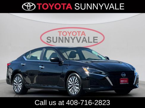 Used 2025 Nissan Altima 2.5 SV FWD image 10