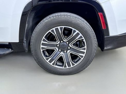 Used 2023 Jeep Wagoneer Series II AWD/4WD image 33