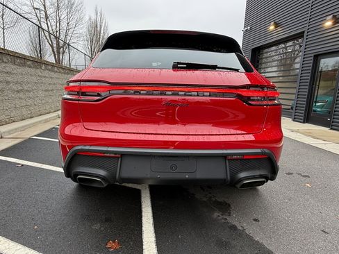 Certified 2025 Porsche Macan image 6