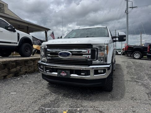 Used 2017 Ford F250 XLT w/ XLT Premium Package AWD/4WD image 4