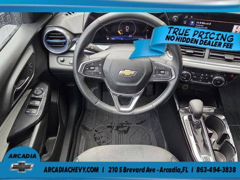Used 2025 Chevrolet Trax LT w/ Driver Confidence Package FWD image 5