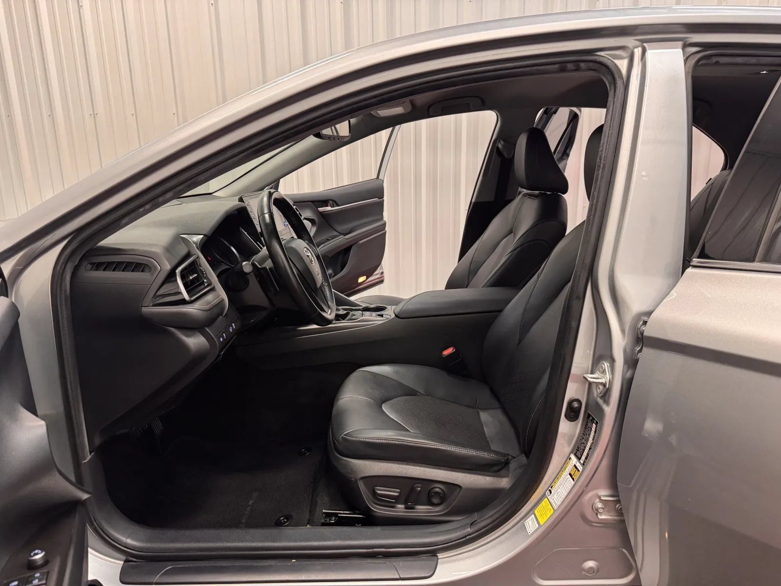 Used 2022 Toyota Camry XSE FWD image 32