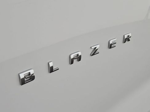 Used 2025 Chevrolet Blazer LT FWD image 37