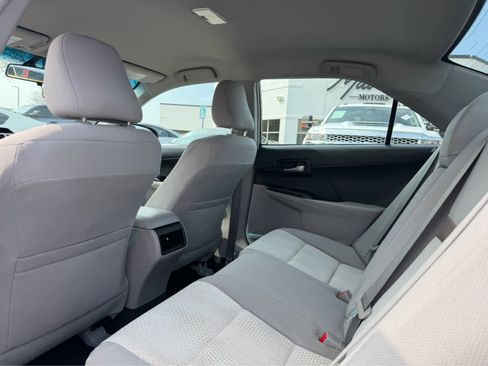 Used 2014 Toyota Camry LE image 9