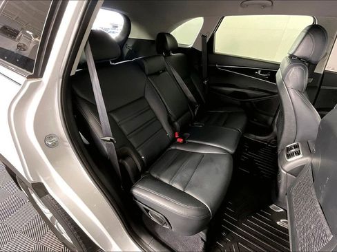 Used 2017 Kia Sorento LX w/ LX Convenience Package image 37