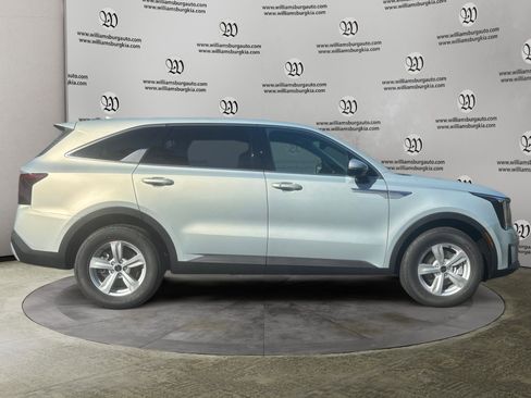 New 2026 Kia Sorento LX FWD image 6