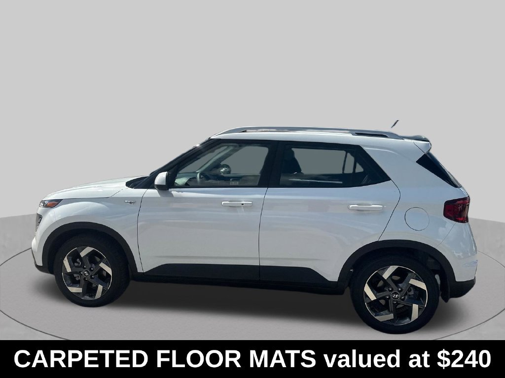 Used 2026 Hyundai Venue SEL FWD image 2