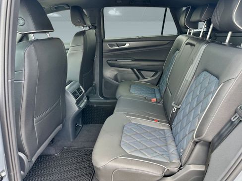 New 2026 Volkswagen Atlas Cross Sport SEL Premium R-Line image 12