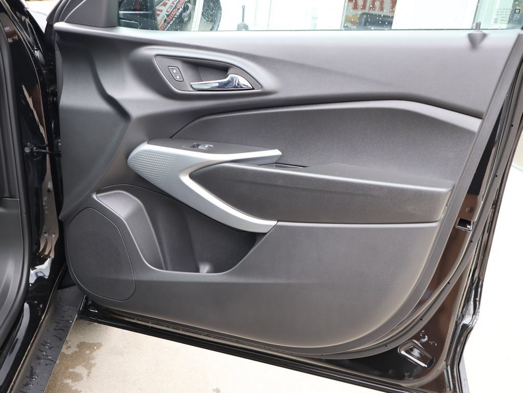 New 2026 Chevrolet Trax LS w/ LS Convenience Package FWD image 28