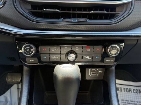 Used 2025 Jeep Compass Trailhawk AWD/4WD image 17