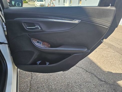 Used 2014 Chevrolet Impala LT w/ Convenience Package FWD image 18