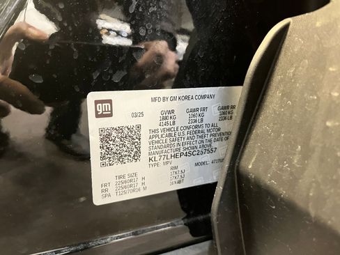 Used 2025 Chevrolet Trax LT w/ LT Convenience Package image 28