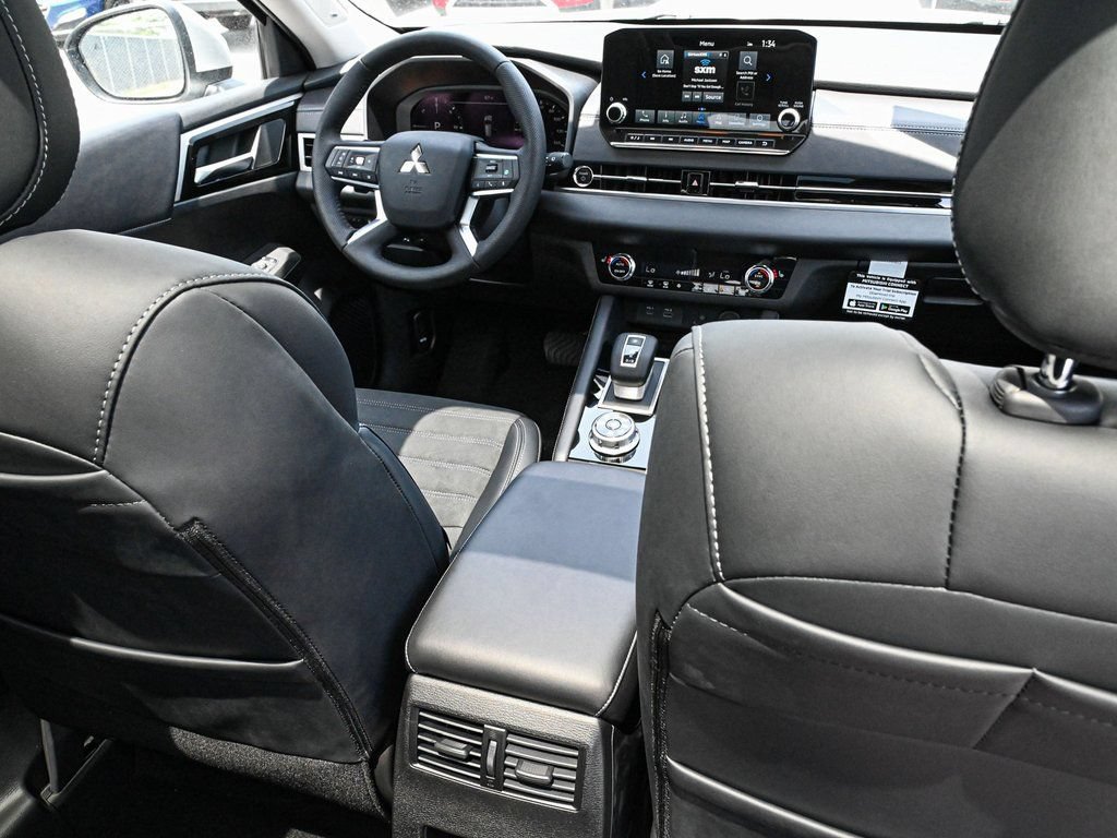 Used 2024 Mitsubishi Outlander SE AWD/4WD image 39