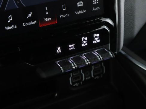 Used 2023 RAM 1500 Laramie AWD/4WD image 13